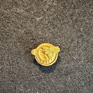 WWII Honorable Elegant Gold Tone Eagle Brooch